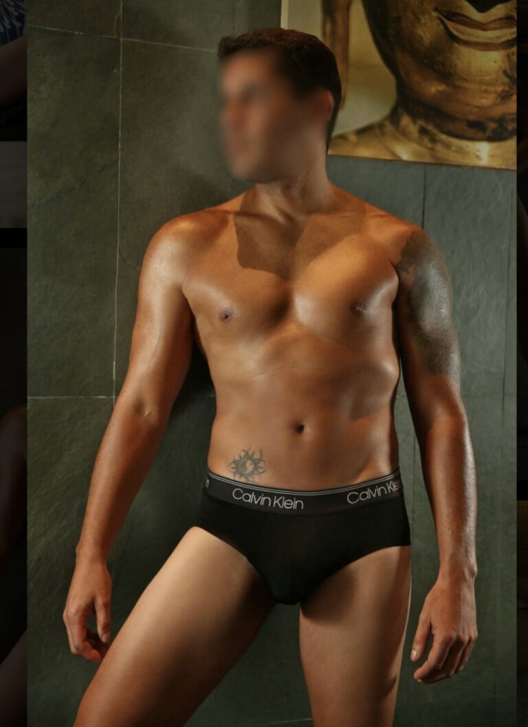 Hombre en ropa interior Calvin Klein negra